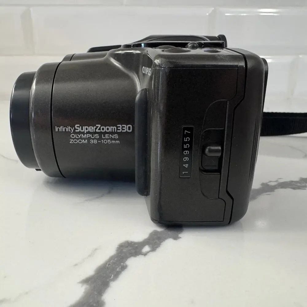 Olympus Infinity SuperZoom 330 35mm Film Camera 38-105mm Quartz Date Untested